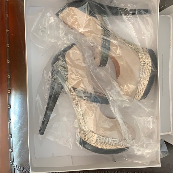 JS Pumps - Picture 6 of 8